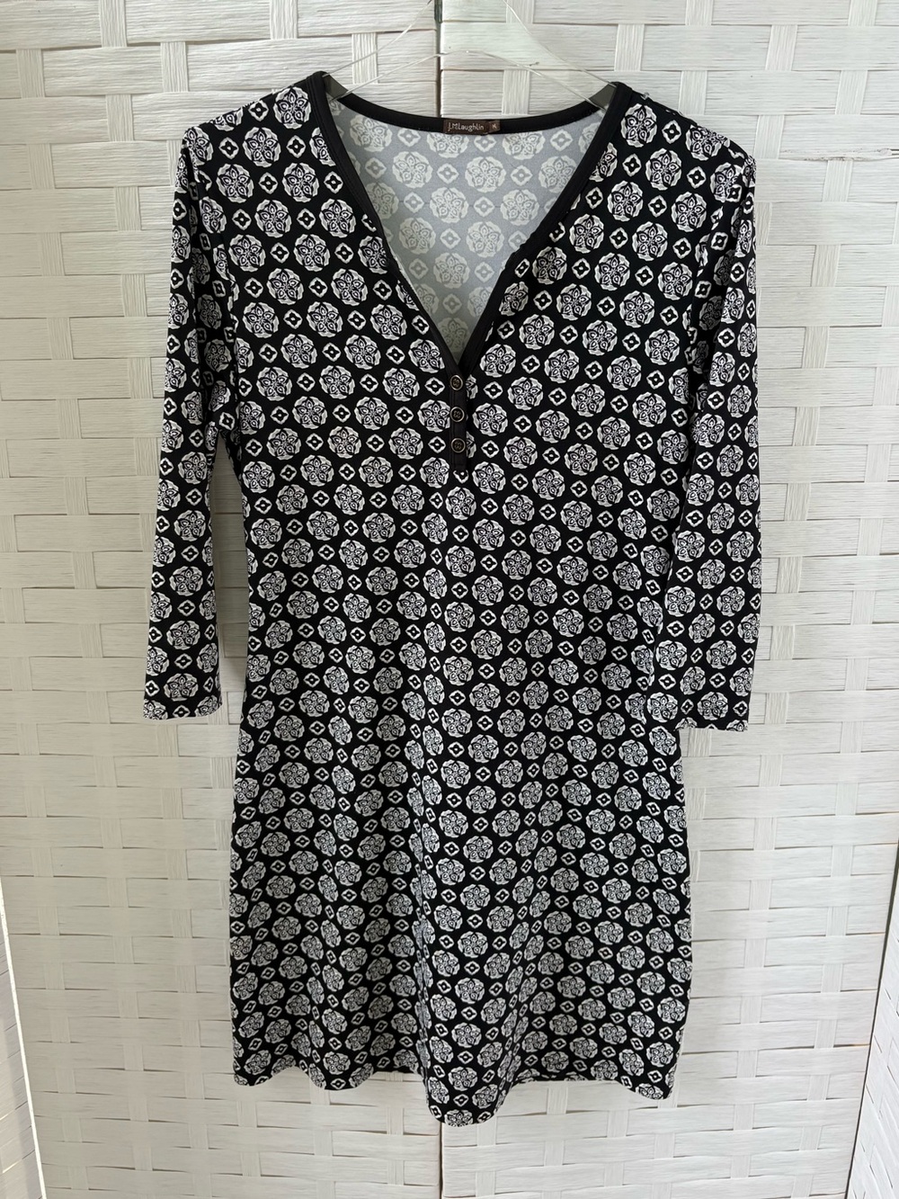 J. McLaughlin Size M Black White Floral V-Neck Dress Stretch Date Night Career